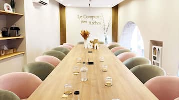 Meeting facility