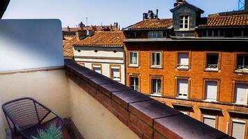 Minibar, caja de seguridad en la habitación y cortinas blackout