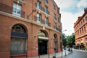 Vista frontal de la propiedad