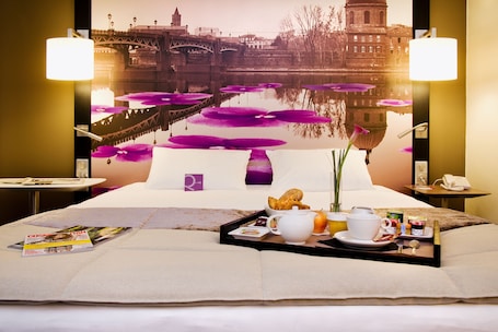 Minibar, caja de seguridad en la habitación y cortinas blackout