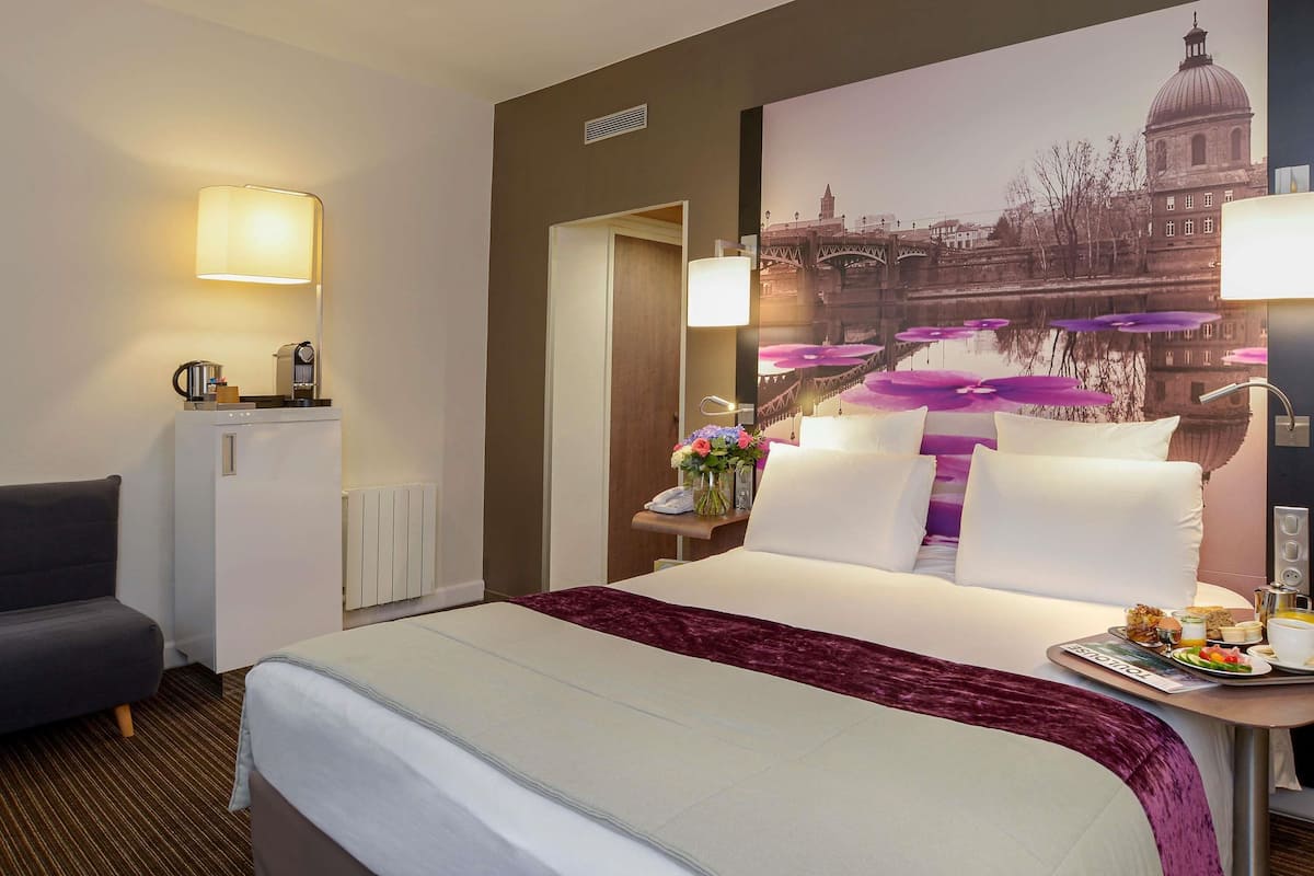 Privilege, Double Room, 1 Double Bed | 1 bedroom, minibar, in-room safe, blackout drapes