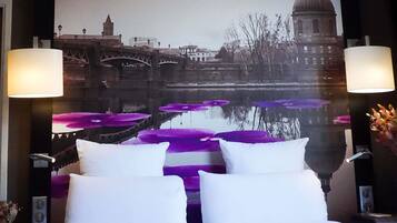 Minibar, caja de seguridad en la habitación y cortinas blackout