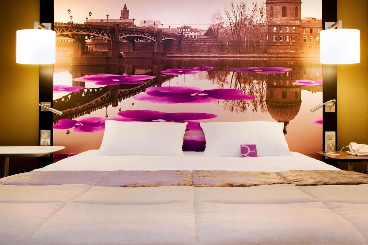 Chambre classique lit KingSize | Minibar, coffres-forts dans les chambres, rideaux occultants