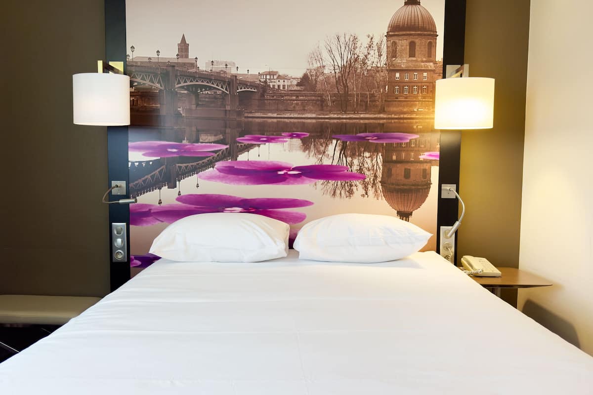 Rom | Minibar, safe på rommet, blendingsgardiner og lydisolert