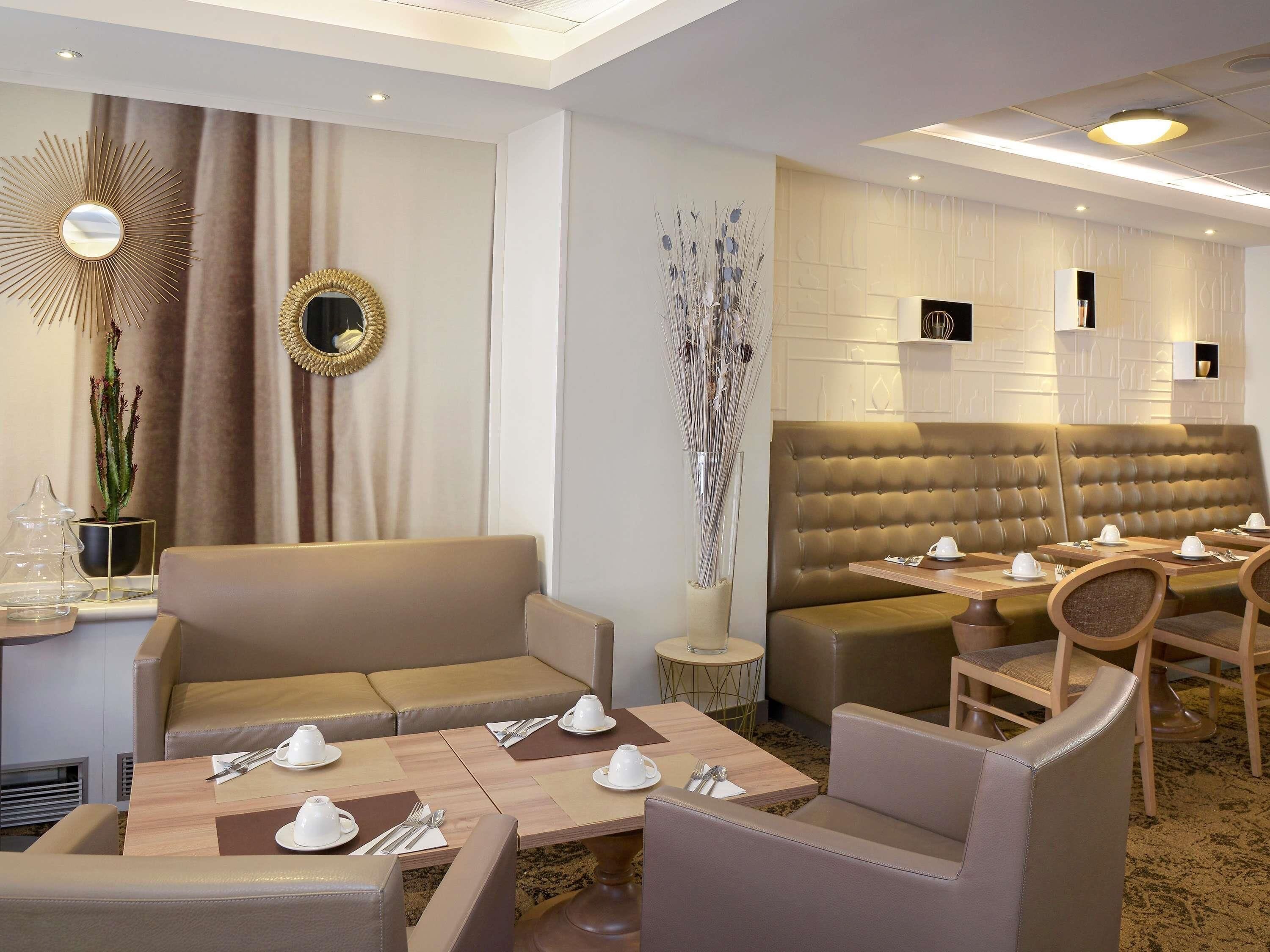 Petit déjeuner buffet (21 EUR par personne)