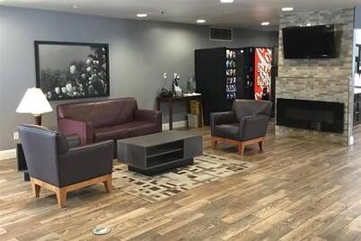 Super 8 By Wyndham Brook Park Cleveland