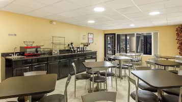 Free daily continental breakfast