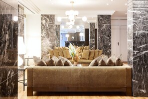 Lobby-Lounge