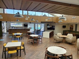 Se sirven desayunos, cenas y cocina americana 