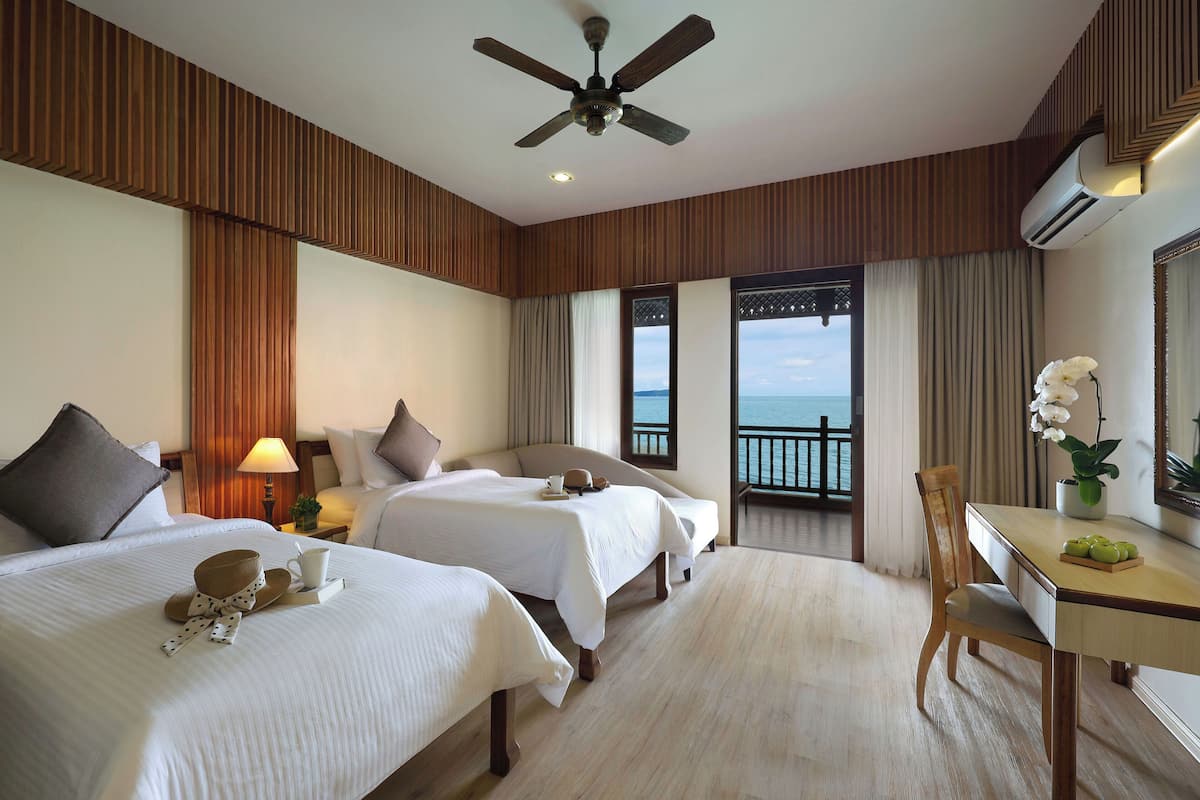 premier chalet on water | 1 bedroom, minibar, in-room safe, blackout curtains