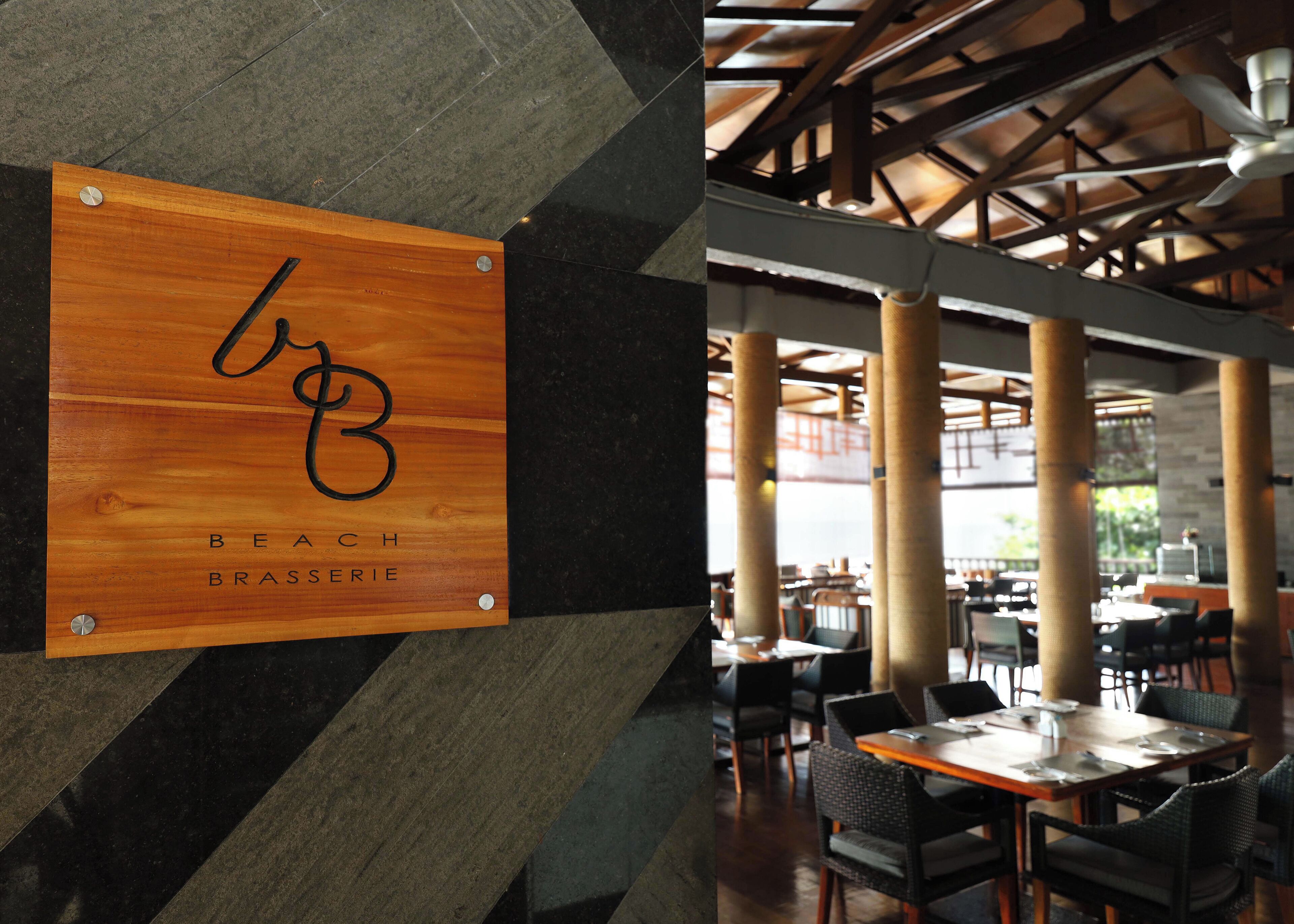 4 restaurants, breakfast served