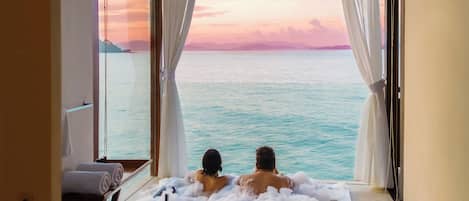 Suite Premier, 1 habitación (On Water) | Vistas al mar