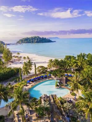 Outdoor pool, free cabanas, pool umbrellas