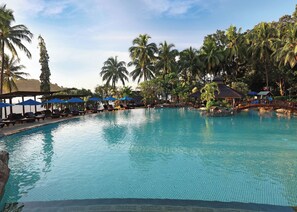 Outdoor pool, free cabanas, pool umbrellas