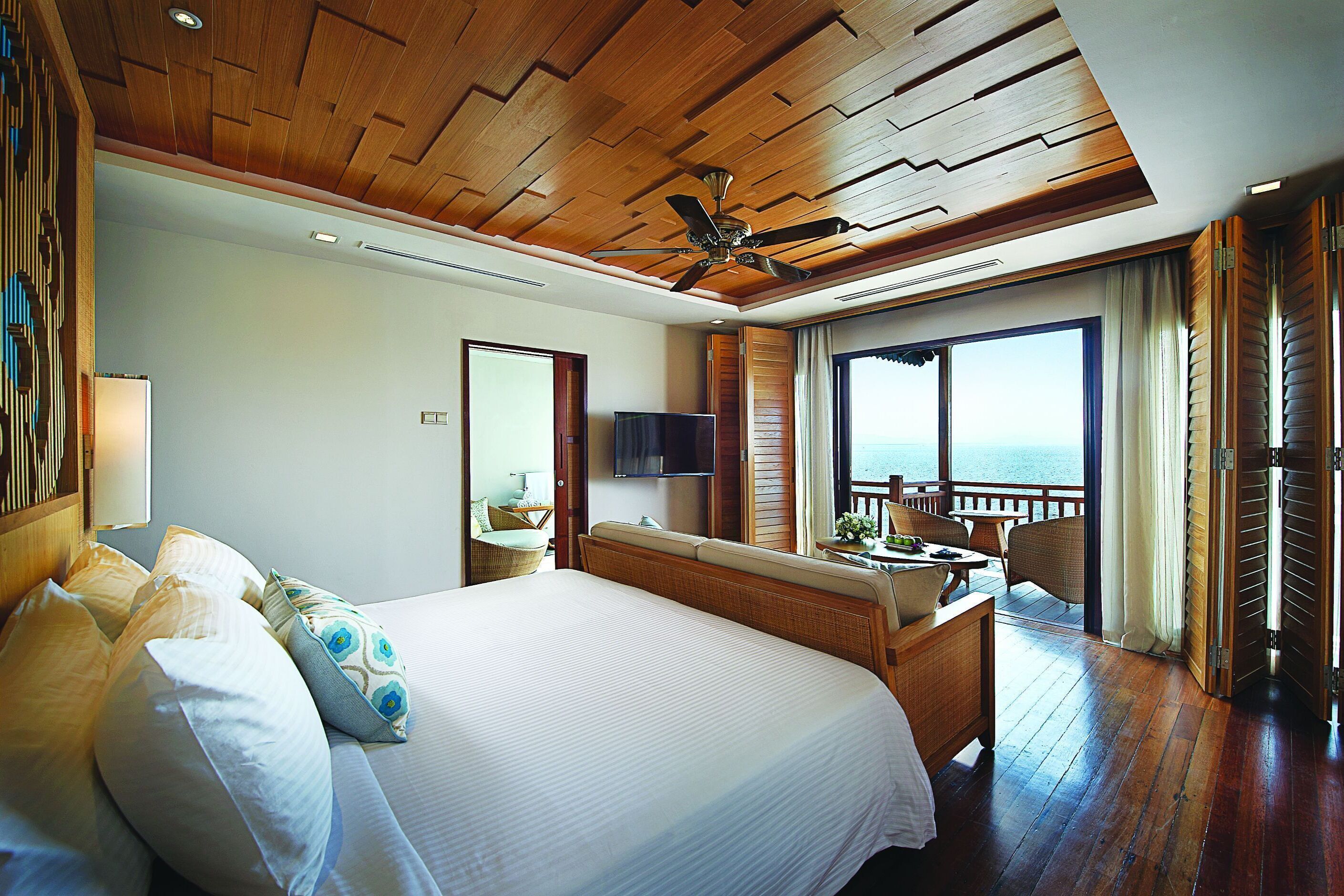 Minibar, coffres-forts dans les chambres, rideaux occultants