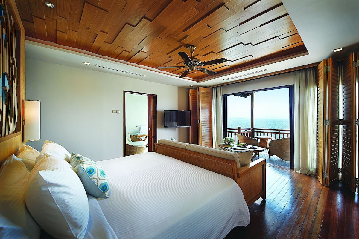 Minibar, coffres-forts dans les chambres, rideaux occultants