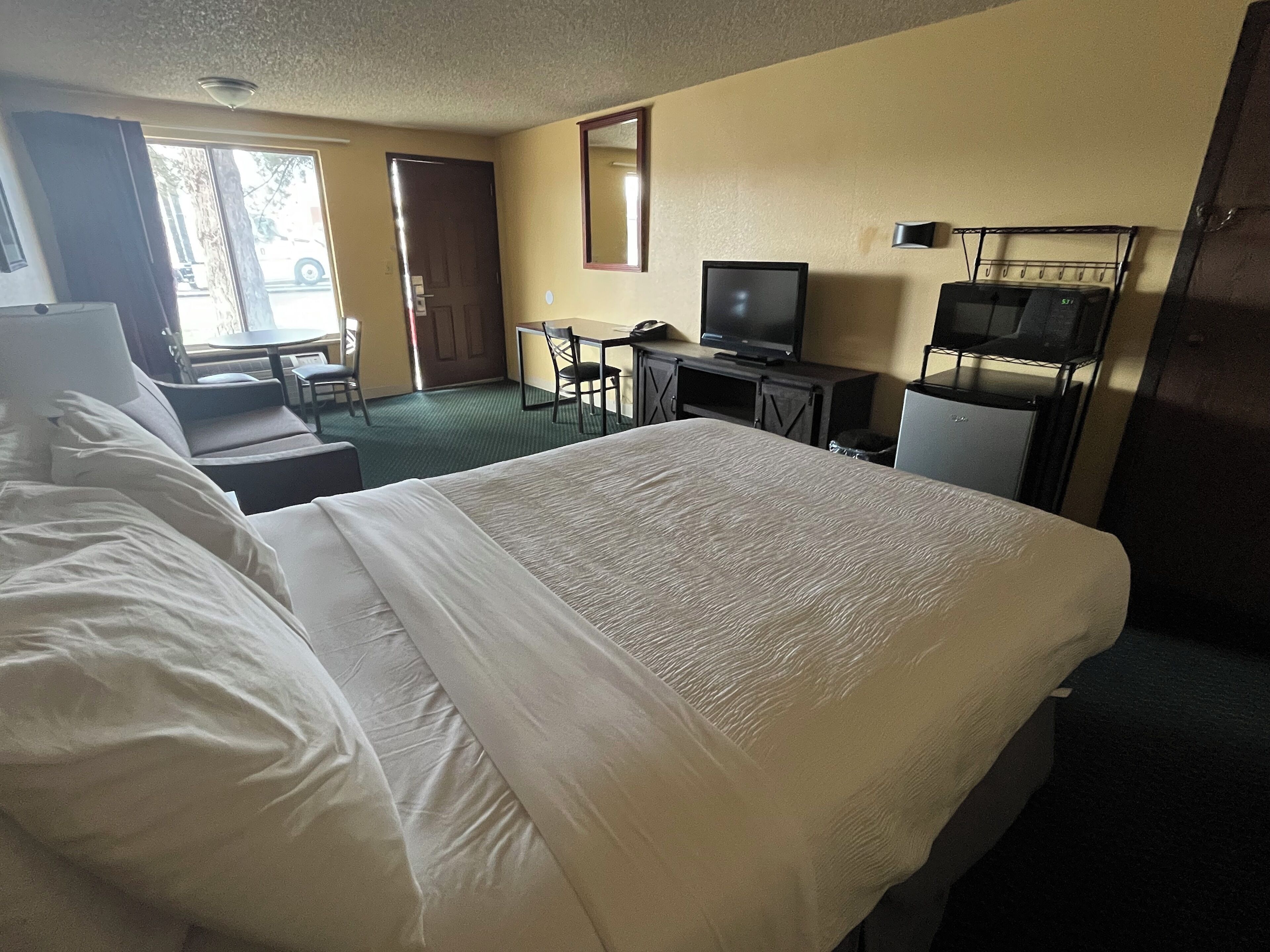 書桌、手提電腦工作空間、摺床/加床 (收費)、免費 Wi-Fi