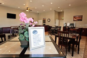 Free daily continental breakfast - National 9 Price (Price)