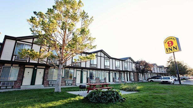 A 9 Inn hotel with a modern exterior, a picnic table, and a well-maintained lawn. - National 9 Price (Price)