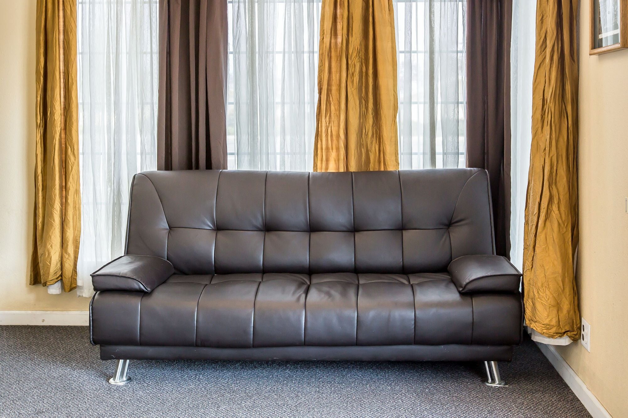 32-tommu LED-sjónvarp með kapalrásum, sjónvarp.