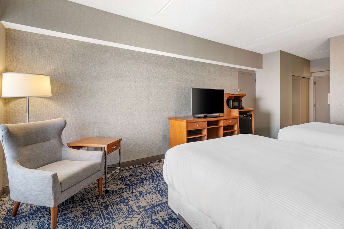 Standard Room, 2 Double Beds, Non Smoking, Refrigerator & Microwave | 1 bedroom, desk, laptop workspace, blackout drapes