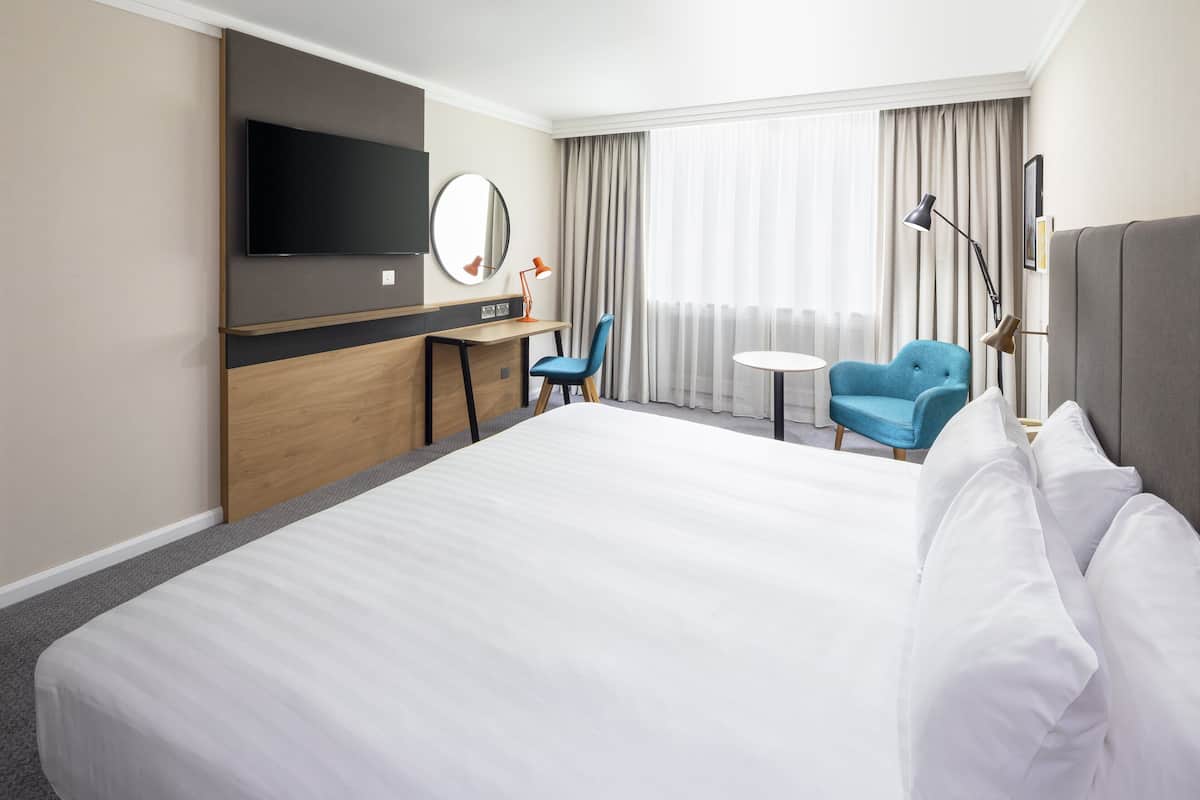 standard room | 1 bedroom, in-room safe, desk, laptop workspace