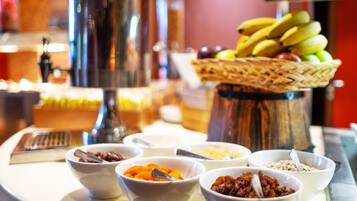 Daily buffet breakfast (GBP 16.95 per person)