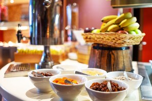 Daily buffet breakfast (GBP 16.95 per person)
