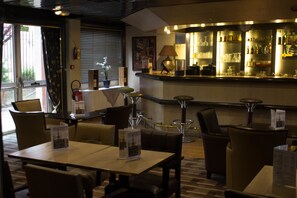 매일 유럽식 아침 식사(1인당 EUR 14)