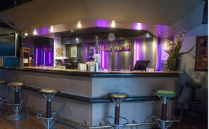 Bar (on property) - Median Paris Congres Hotel (Paris)