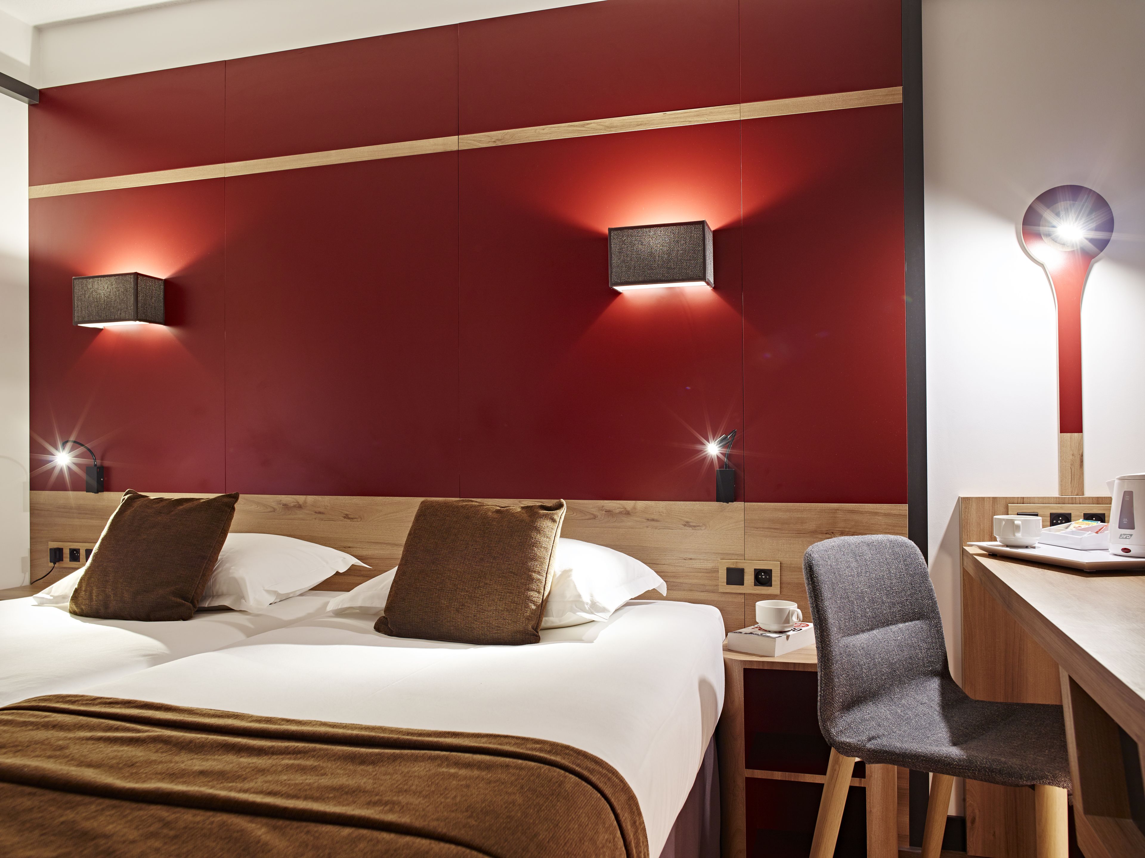 Standard Twin Room | In-room safe, desk, blackout curtains, soundproofing