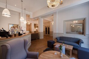 Breakfast, lunch and dinner served