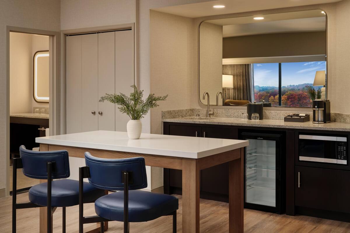 Suite | In-room safe, desk, laptop workspace, blackout drapes