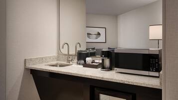 Suite, 1 King Bed, Bathtub | In-room safe, desk, laptop workspace, blackout drapes