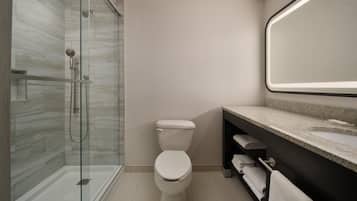 Deluxe Suite, 1 King Bed with Sofa bed (Top Floor) | Bathroom