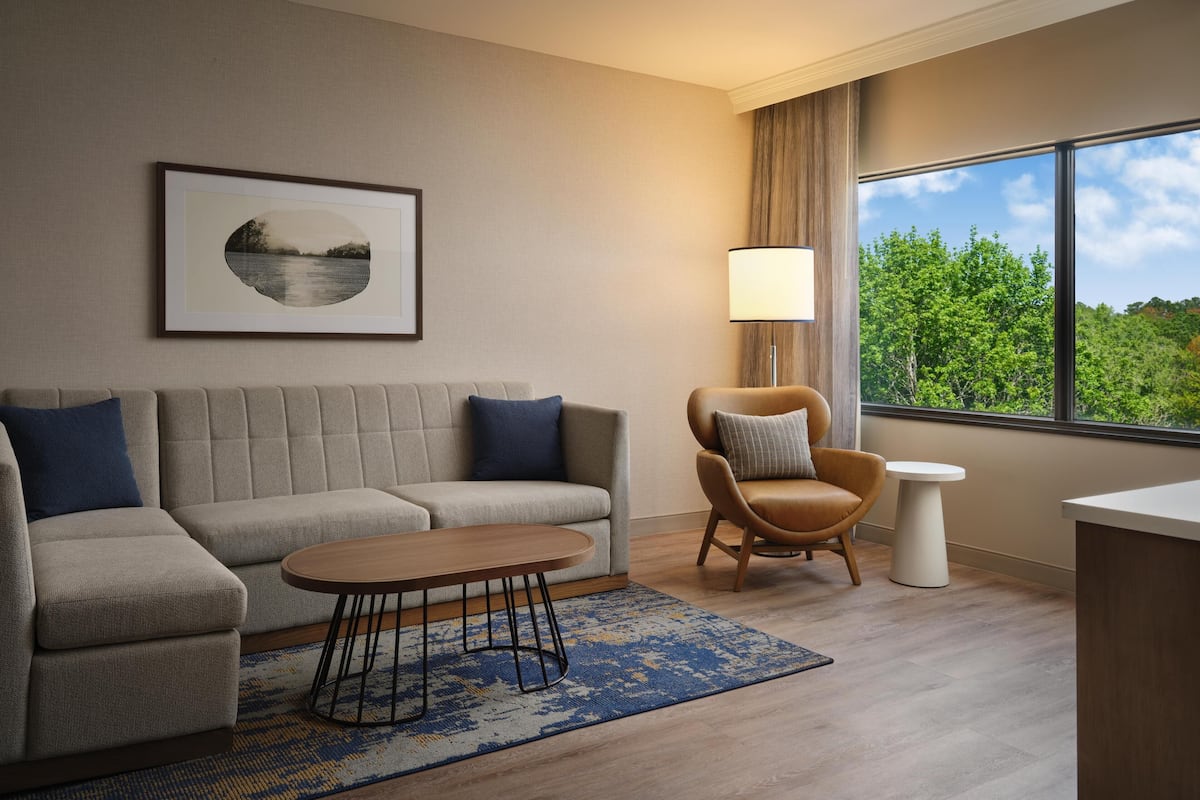 Caja de seguridad en la habitación y escritorio