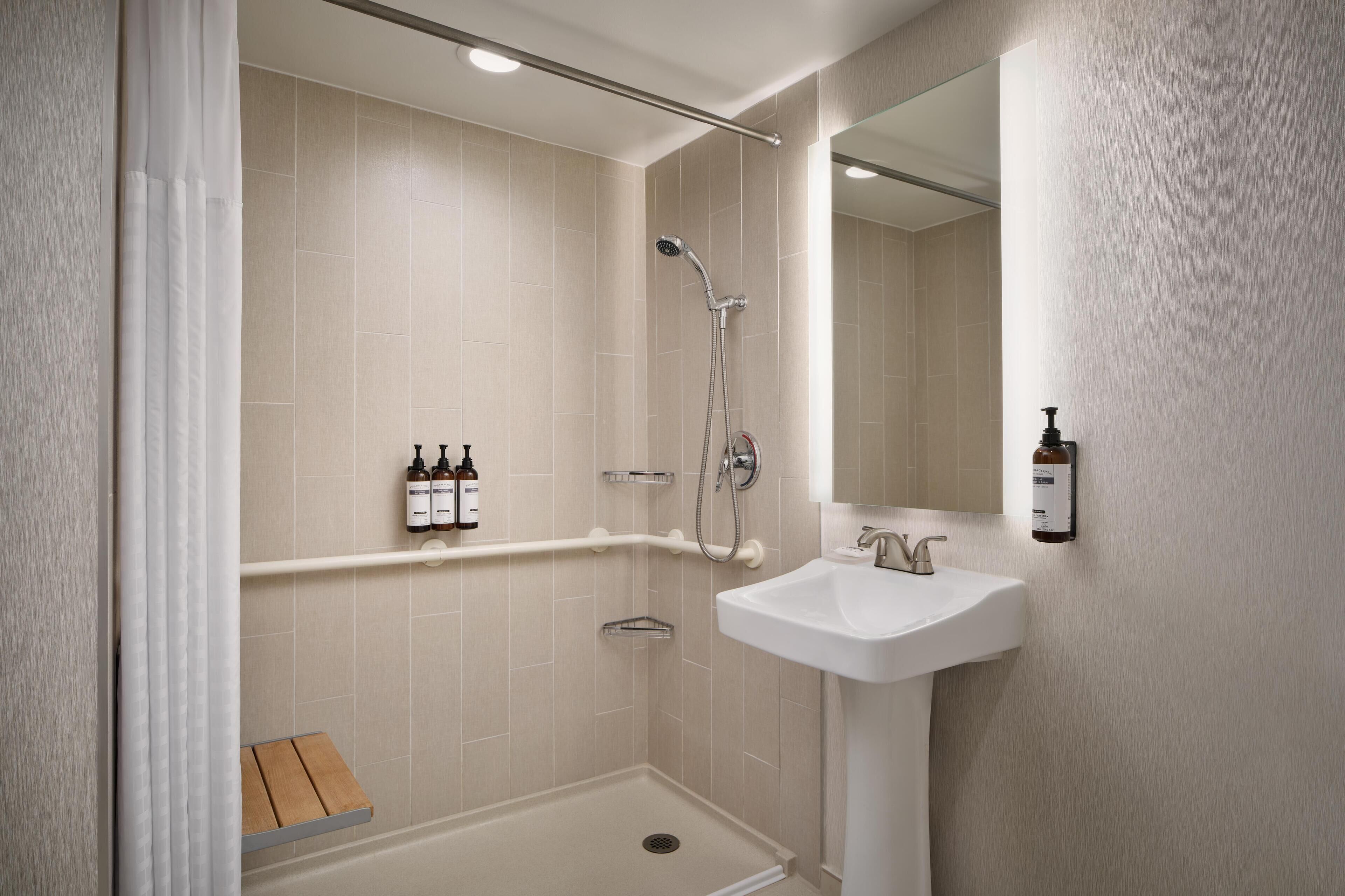 Photo - Hyatt Regency Suites Atlanta Northwest