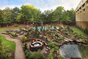 Seasonal outdoor pool, pool umbrellas, sun loungers
