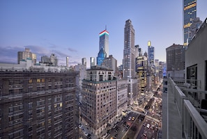 Uptown Bohemian 1-Bedroom Suite | Vista da sacada