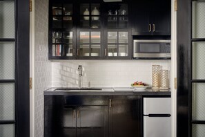 Nate Berkus Apartment | Cuisinette privée