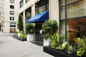 Property entrance - Loews Regency New York Hotel (New York)