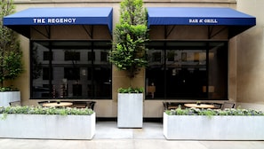 2 restaurants, breakfast, lunch, dinner served; American cuisine