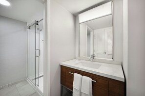Hair dryer, towels - Courtyard by Marriott Mobile (Mobile)
