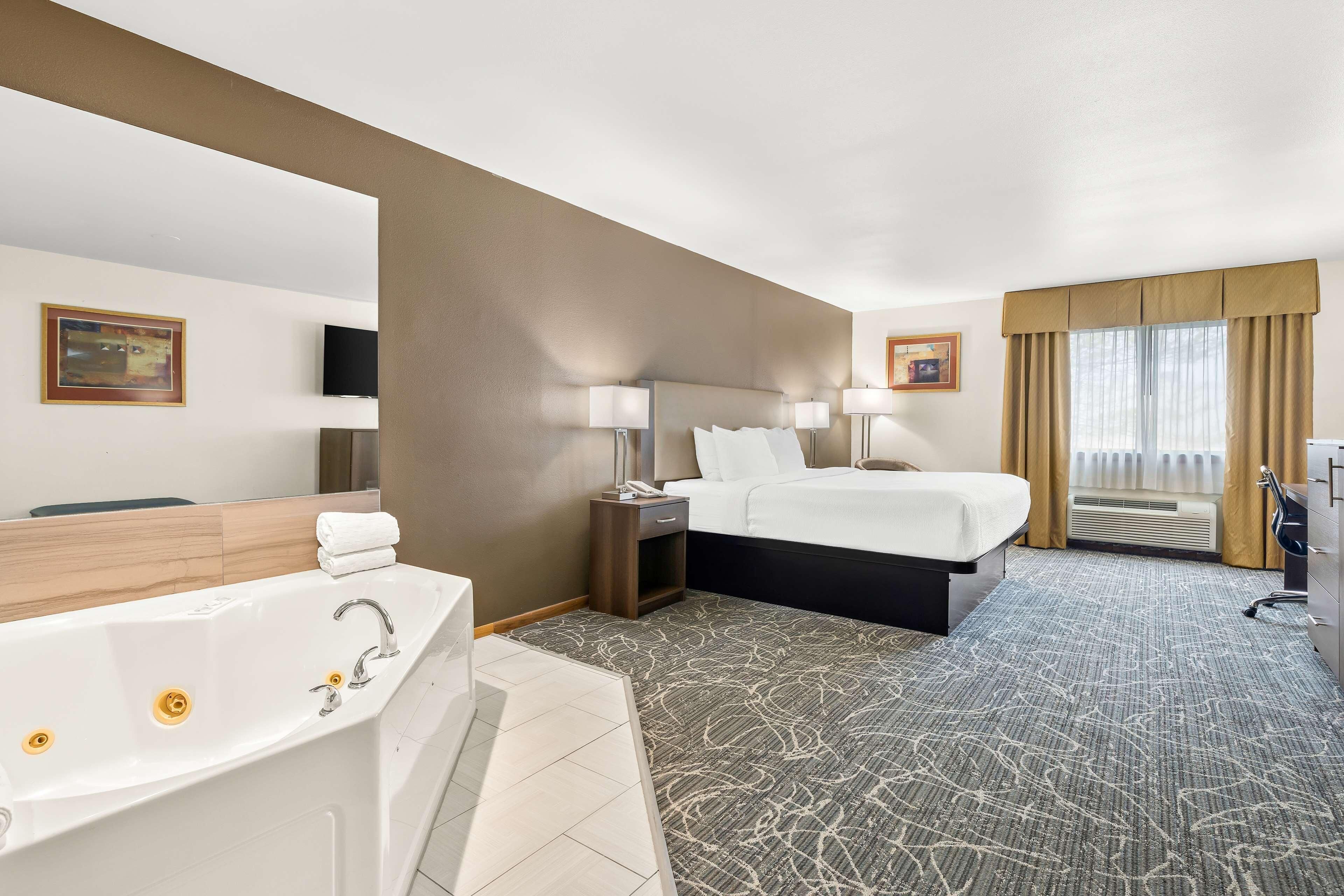 Premium bedding, pillow-top beds, in-room safe, desk