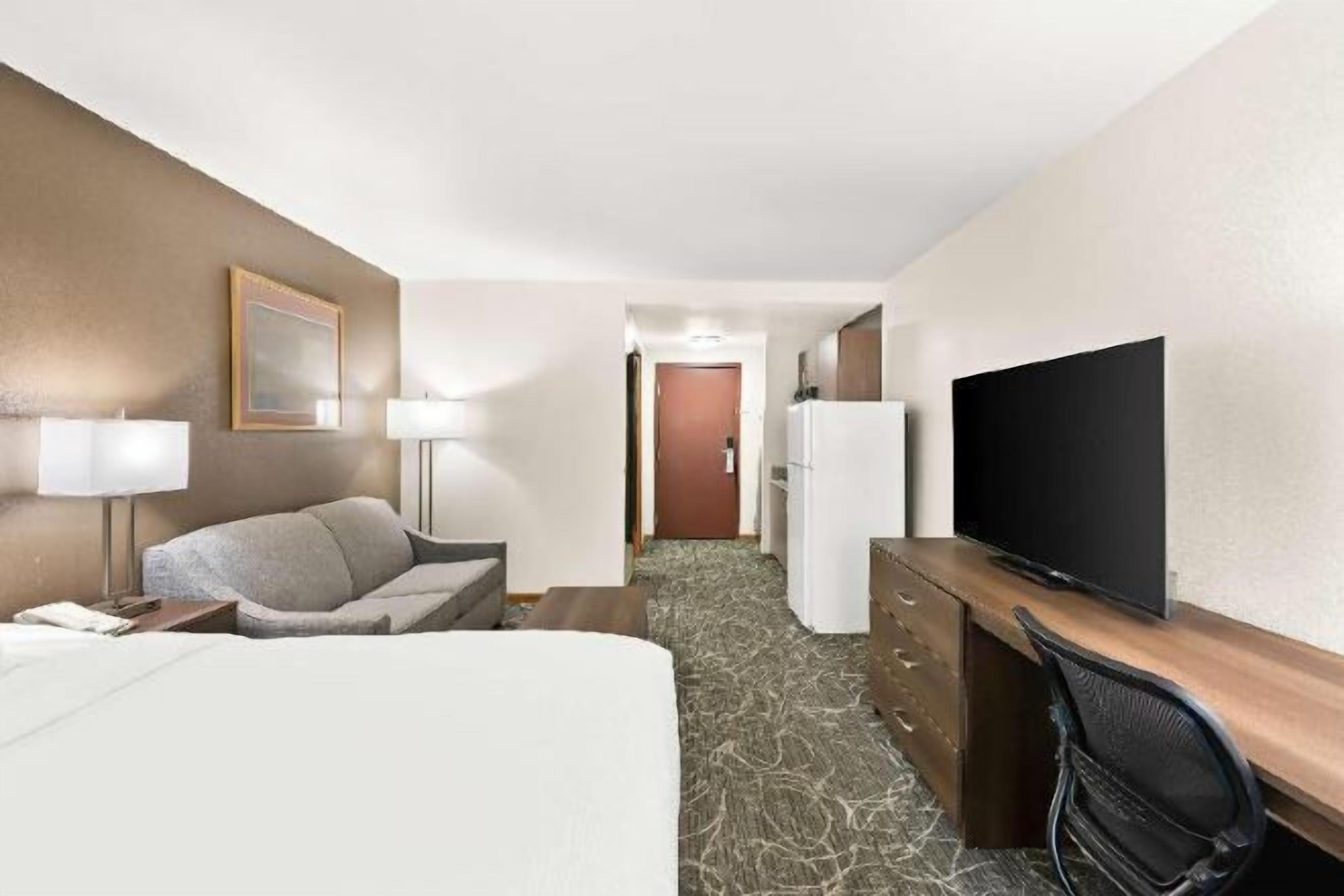 Premium bedding, pillow-top beds, in-room safe, individually decorated
