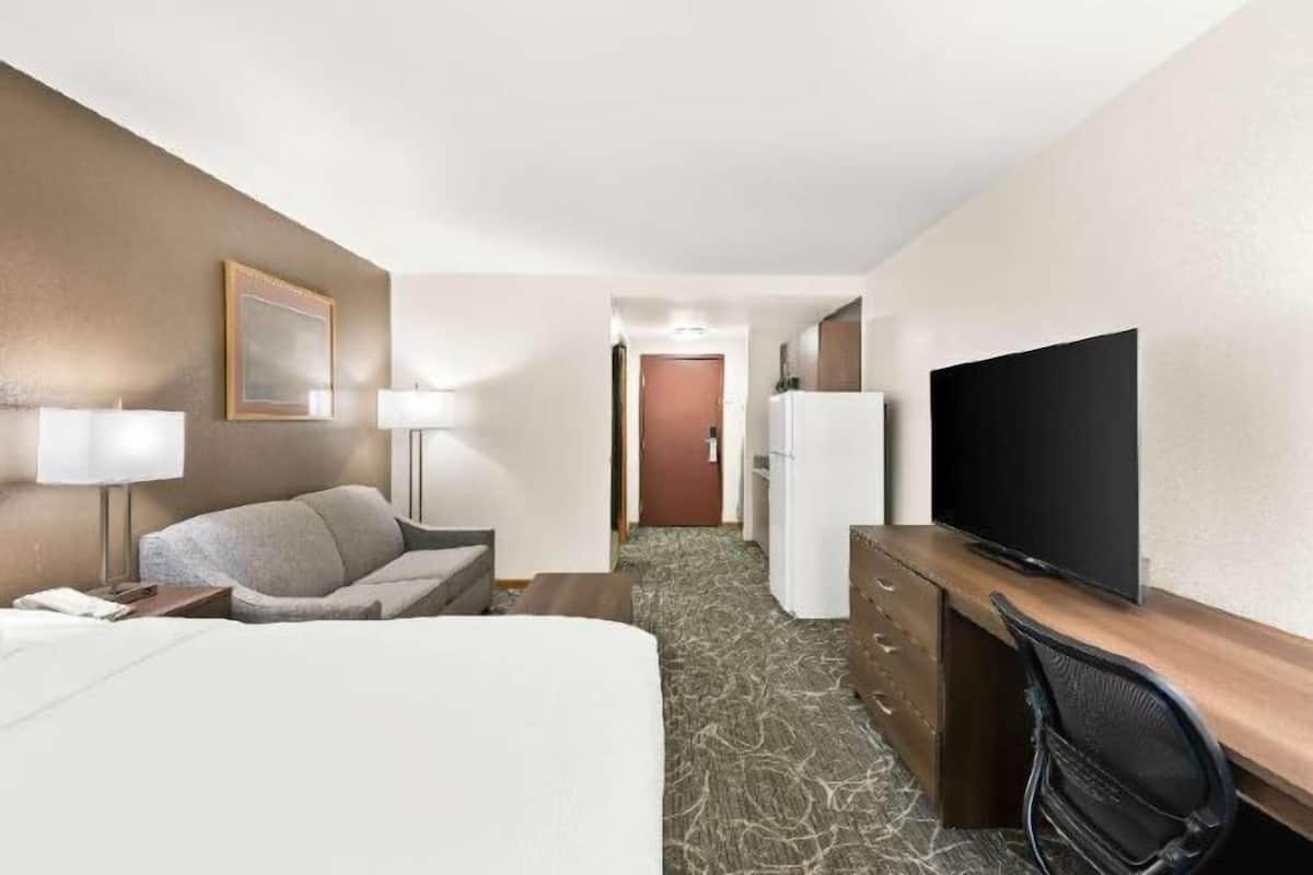 Premium bedding, pillow-top beds, in-room safe, individually decorated