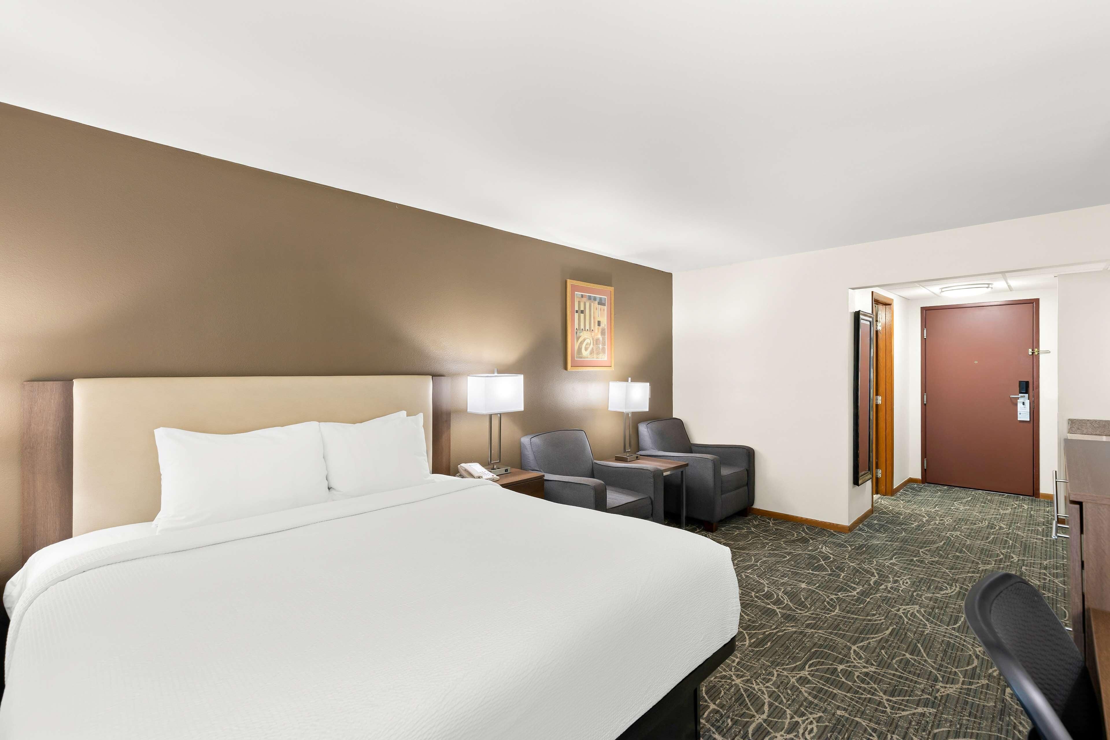 Premium bedding, pillow-top beds, in-room safe, desk