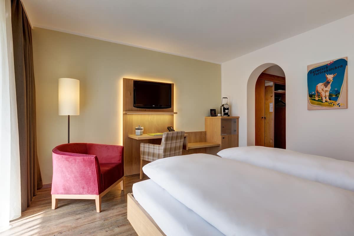 Camera Classic (Alpin Klassik, King Bed) | 1 camera, minibar, una cassaforte in camera, una scrivania