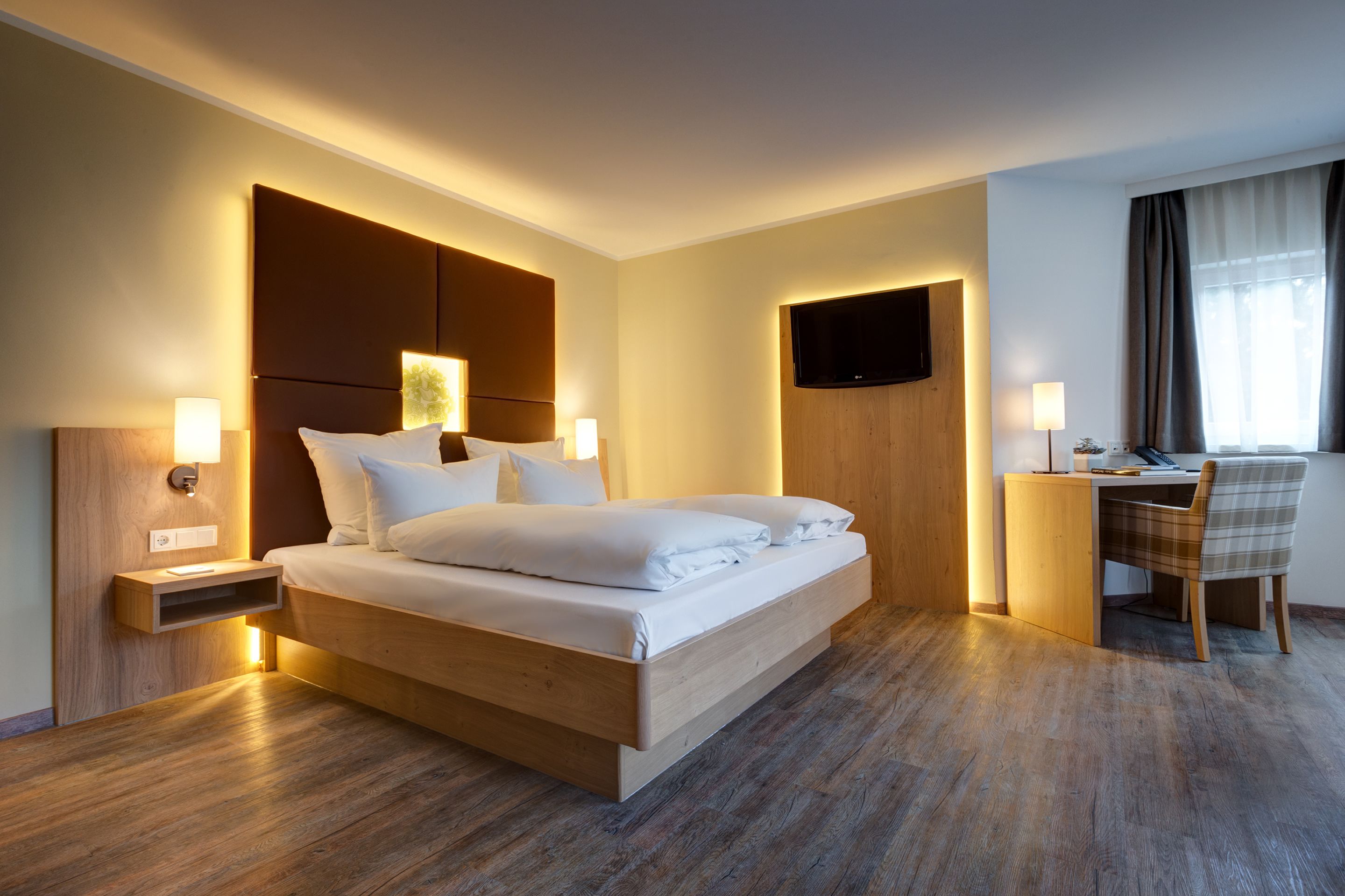 minibar, in-room safe, desk, laptop workspace