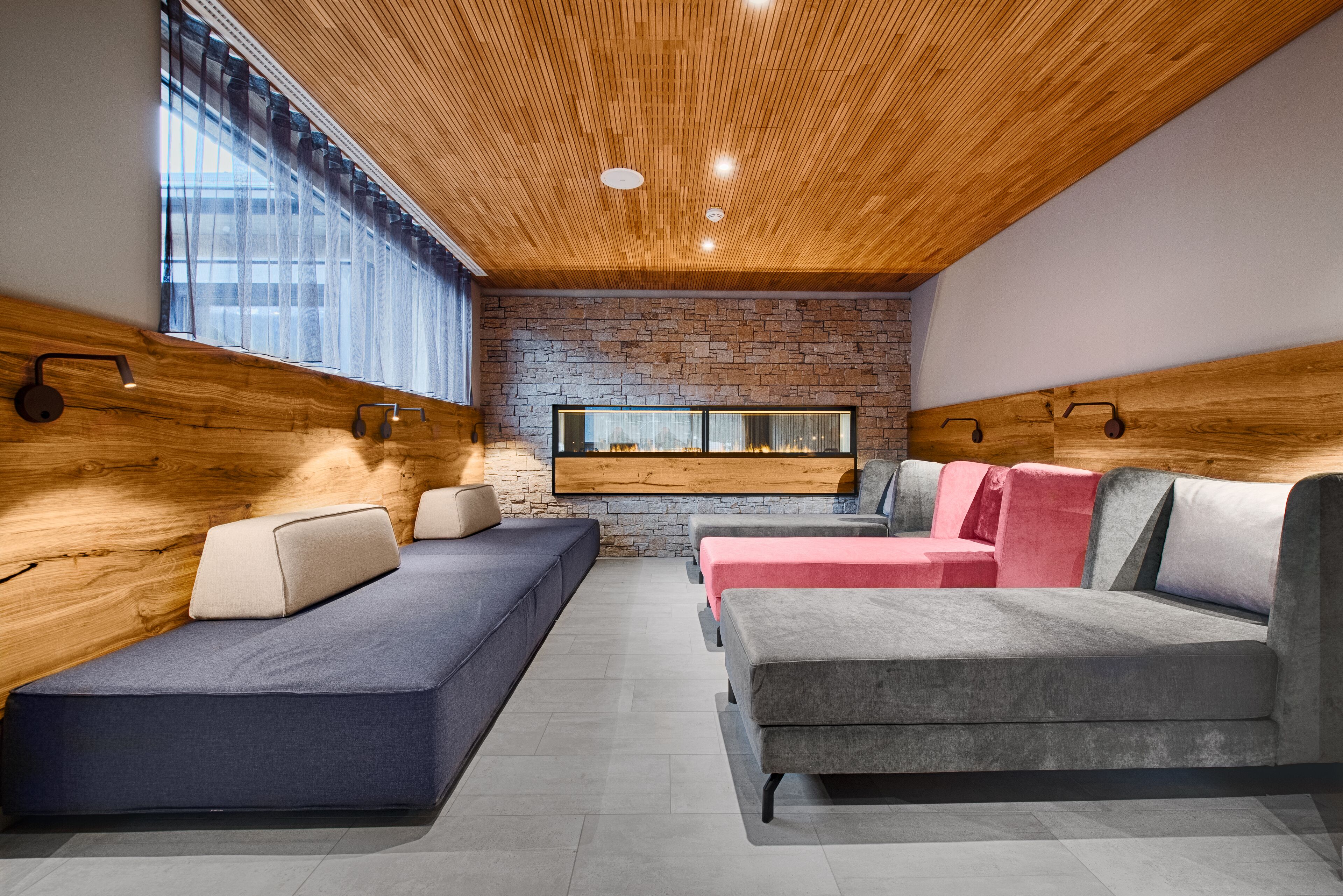 sauna, hot tub, steam room, hot stone massages, sports massages, facials